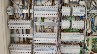 Réseau électrique d’un immeuble : normes, entretien, consommation, sécurité