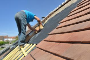 Entretien de la toiture de l'immeuble : conseil et prix