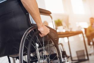 Accessibilité des personnes à mobilité réduite : quels travaux pour adapter sa copropriété ? 