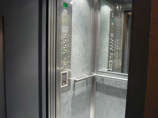 Mises aux normes d’un ascenseur : les réglementations