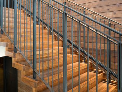 Rampe d'escalier : Guide pour la construction d'une main-courante à faire  soi-même - Assemblage Direct