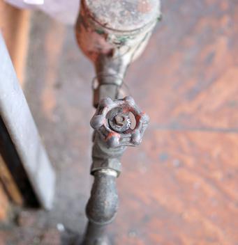 Les tuyaux d'arrivée d'eau propre