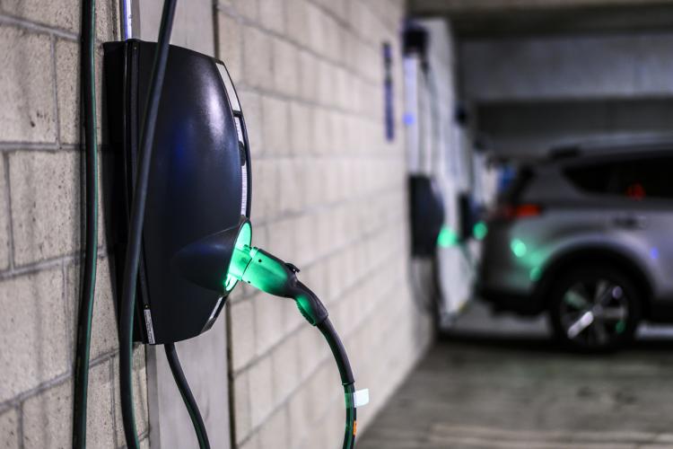 Où et comment installer une borne de recharge pour voiture