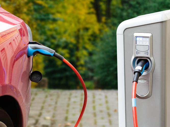 Installer une borne de recharge pour véhicule électrique : quelles aides financières en copropriété ? 